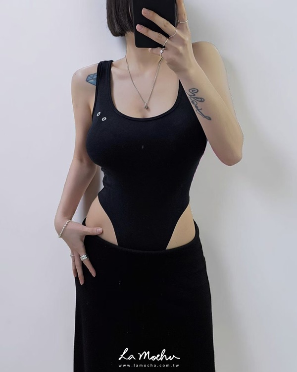 簍空鉚釘美背連帽連體衣